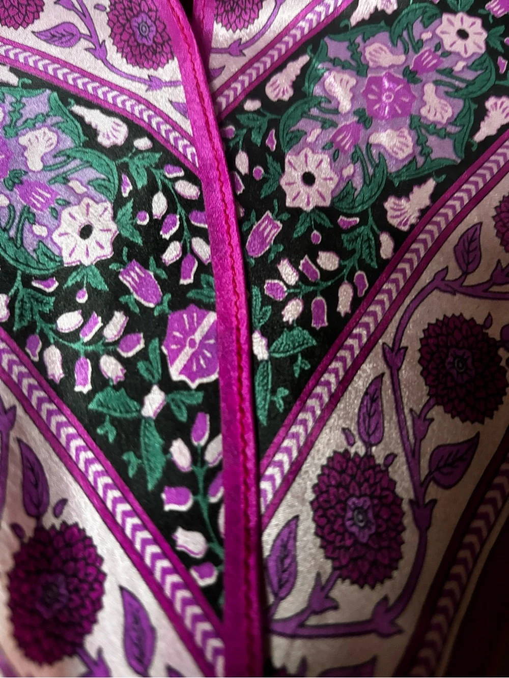 VTG Oscar de la Renta silk twill scarf. purple and magenta floral pattern